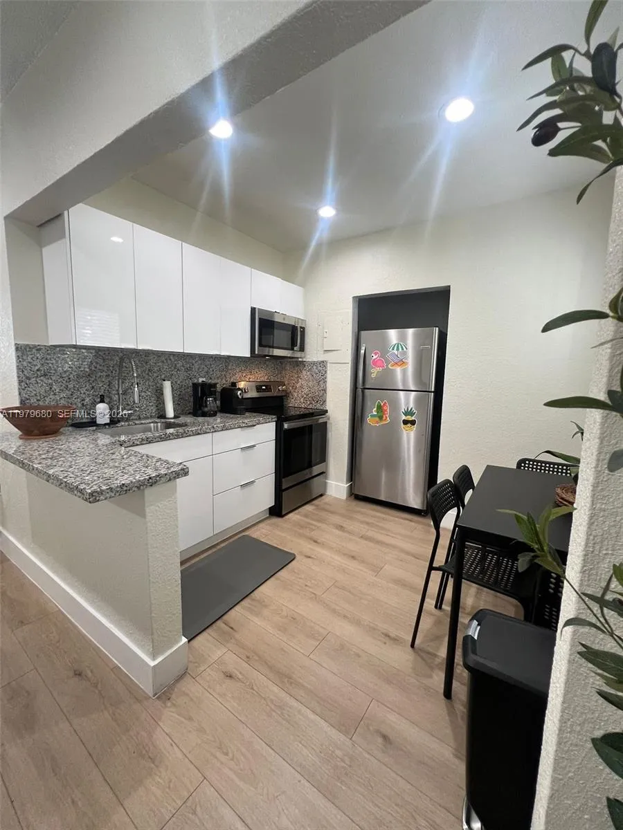 2315 Taylor St 3, Hollywood, Florida 33020, Hollywood, Florida 33020, 1 Bedroom Bedrooms, ,1 BathroomBathrooms,Residential Lease,For Rent,2315 Taylor St 3, Hollywood, Florida 33020,A11979680