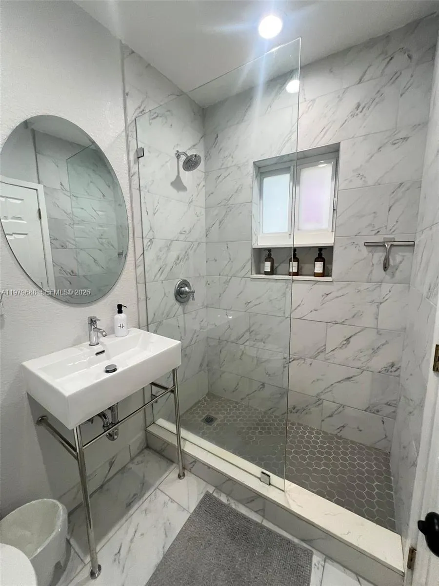 2315 Taylor St 3, Hollywood, Florida 33020, Hollywood, Florida 33020, 1 Bedroom Bedrooms, ,1 BathroomBathrooms,Residential Lease,For Rent,2315 Taylor St 3, Hollywood, Florida 33020,A11979680