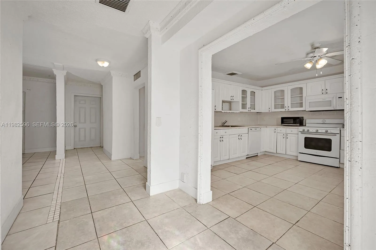 1922 Mckinley St 3, Hollywood, Florida 33020, Hollywood, Florida 33020, ,1 BathroomBathrooms,Residential Lease,For Rent,1922 Mckinley St 3, Hollywood, Florida 33020,A11982596