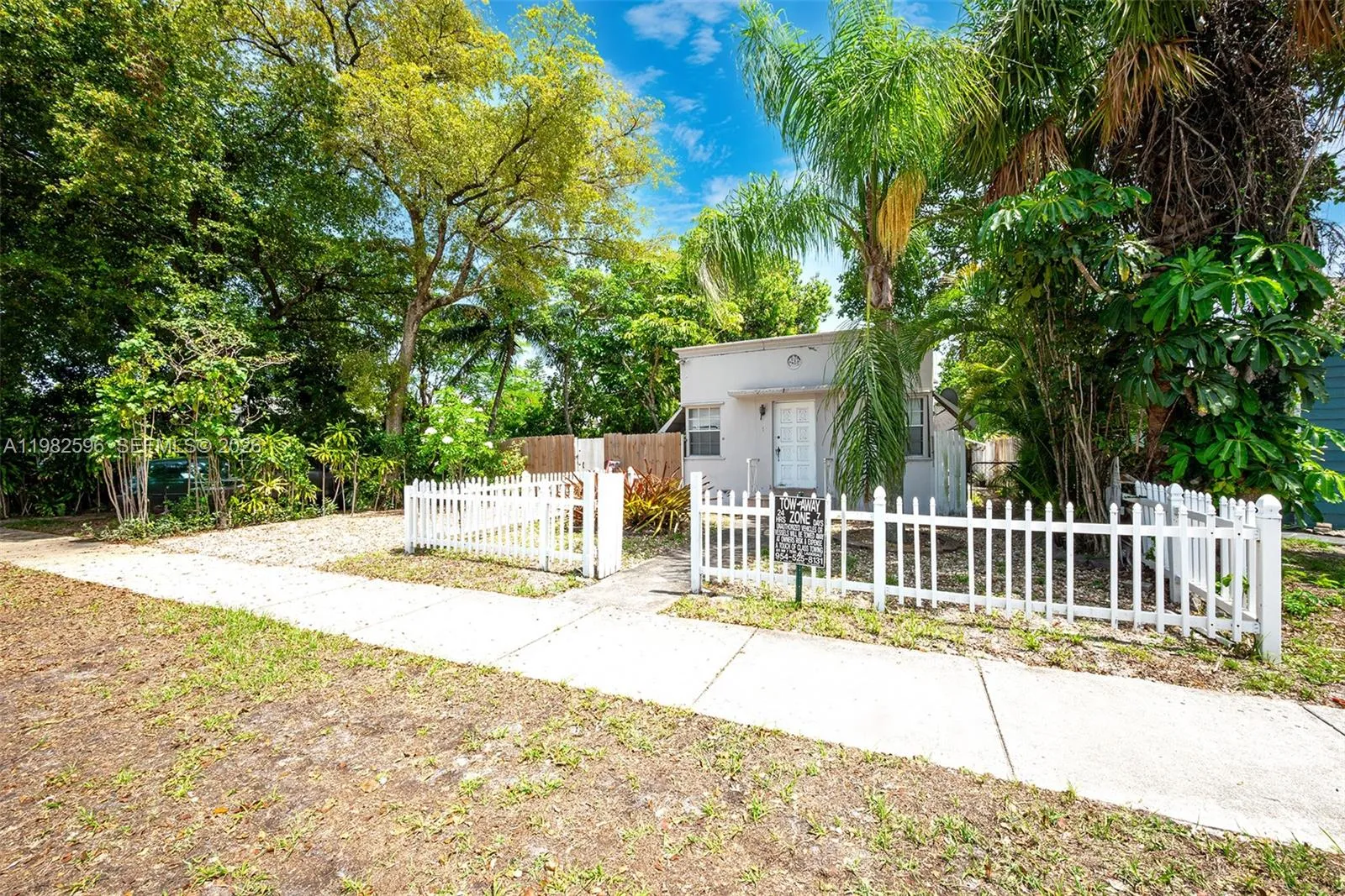 1922 Mckinley St 3, Hollywood, Florida 33020, Hollywood, Florida 33020, ,1 BathroomBathrooms,Residential Lease,For Rent,1922 Mckinley St 3, Hollywood, Florida 33020,A11982596