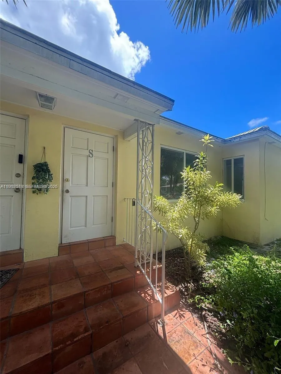 1015 Ne 112th St, Biscayne Park, Florida 33161, Biscayne Park, Florida 33161, ,Residential Income,For Sale,1015 Ne 112th St, Biscayne Park, Florida 33161,A11982589