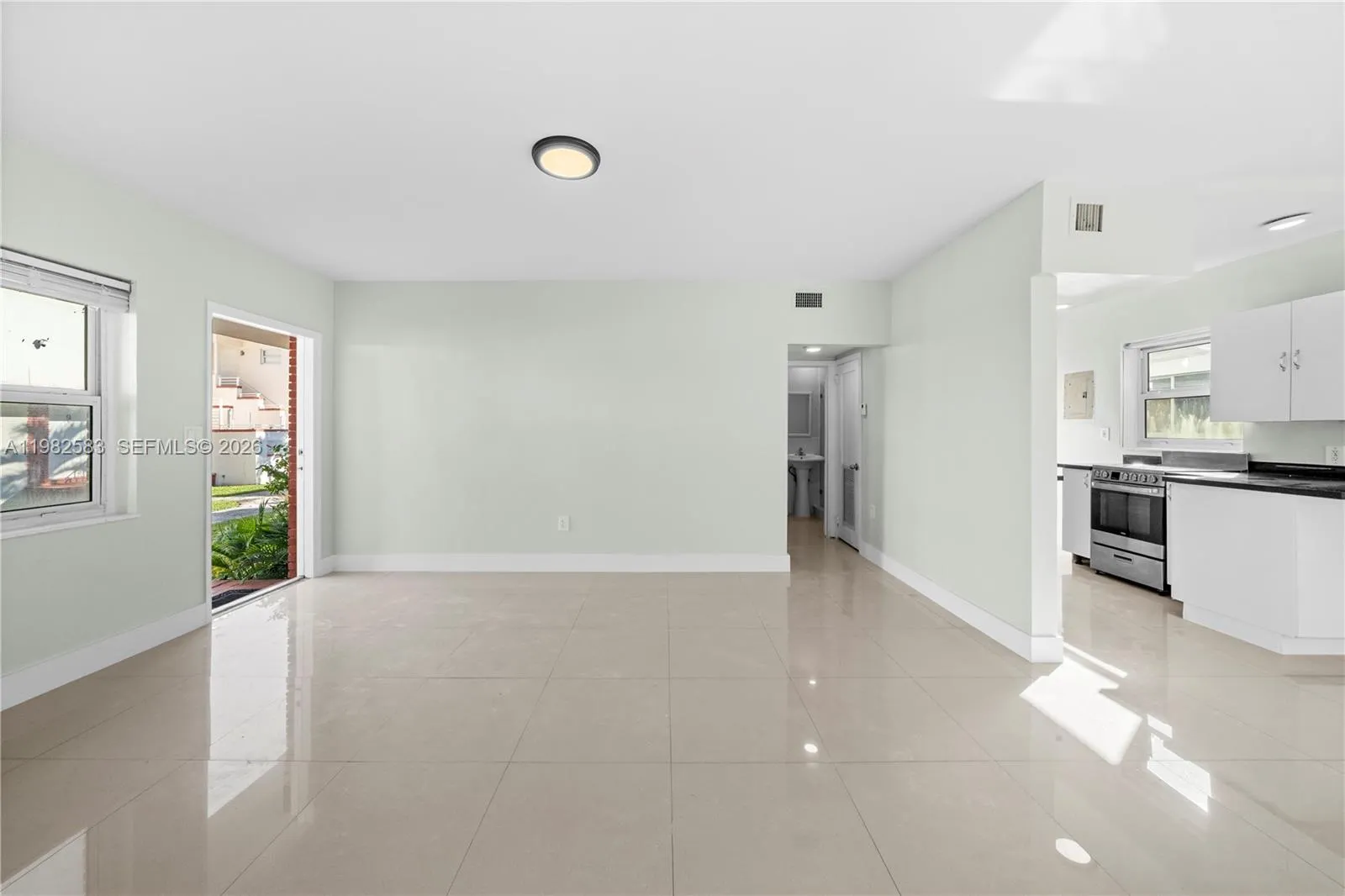 1203 Marseille Dr 21, Miami Beach, Florida 33141, Miami Beach, Florida 33141, 1 Bedroom Bedrooms, ,1 BathroomBathrooms,Residential Lease,For Rent,1203 Marseille Dr 21, Miami Beach, Florida 33141,A11982583