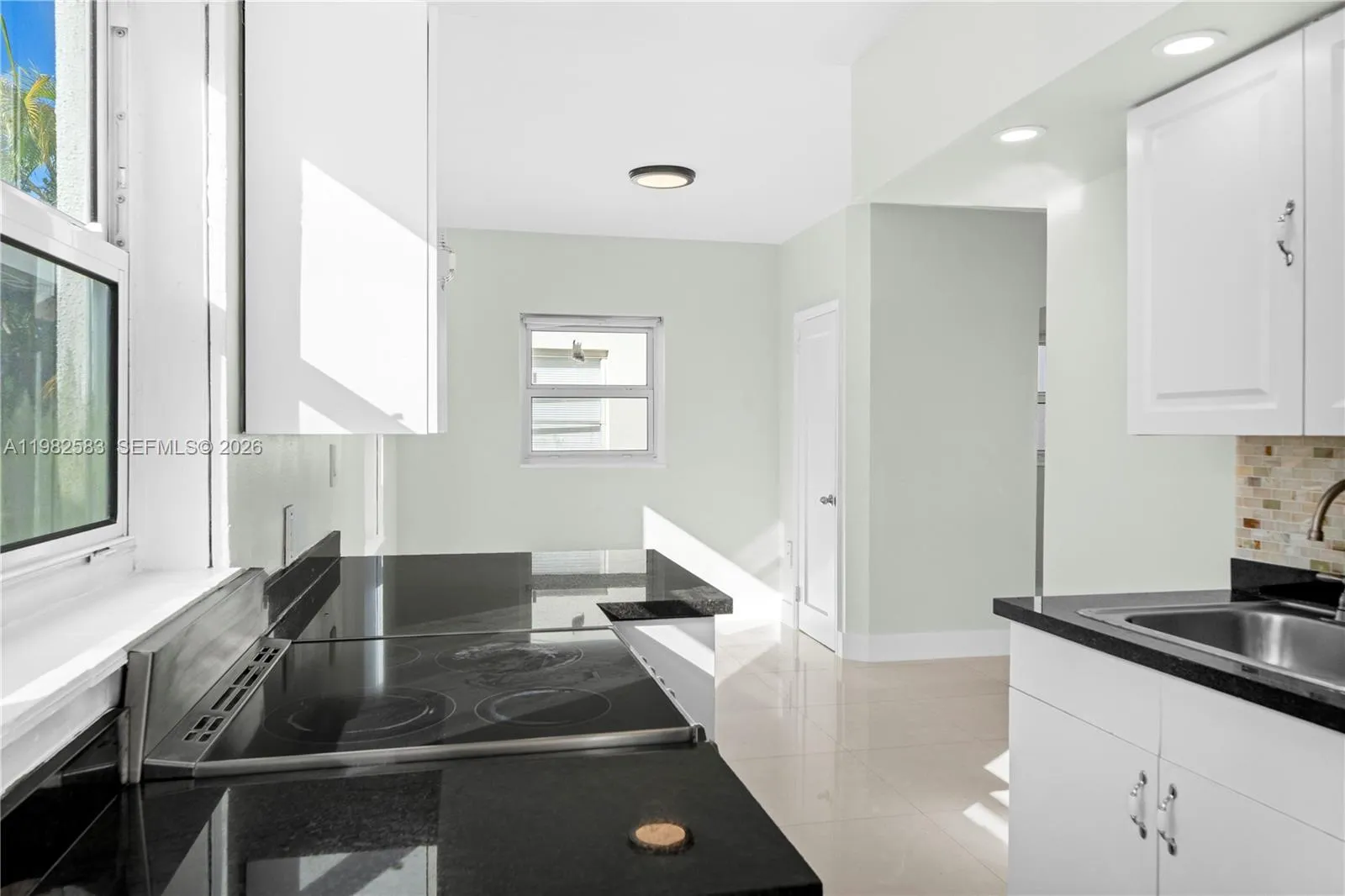 1203 Marseille Dr 21, Miami Beach, Florida 33141, Miami Beach, Florida 33141, 1 Bedroom Bedrooms, ,1 BathroomBathrooms,Residential Lease,For Rent,1203 Marseille Dr 21, Miami Beach, Florida 33141,A11982583