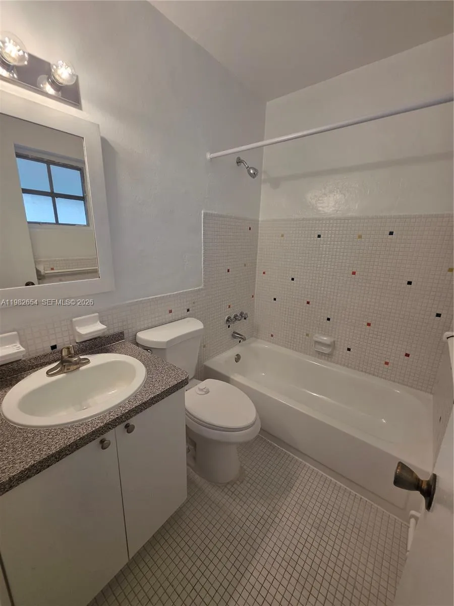 8380 Sw 65th Ave Q06, Miami, Florida 33143, Miami, Florida 33143, 1 Bedroom Bedrooms, ,1 BathroomBathrooms,Residential Lease,For Rent,8380 Sw 65th Ave Q06, Miami, Florida 33143,A11982654