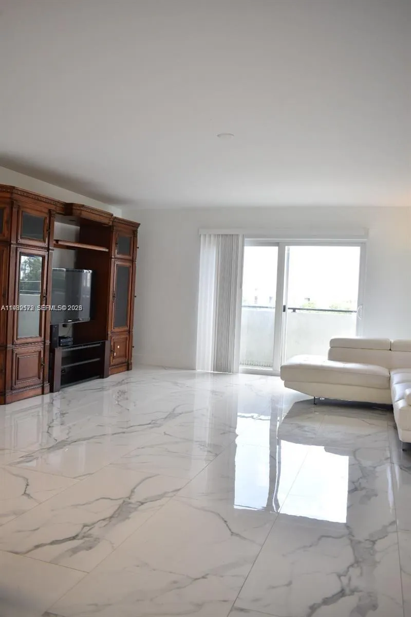 8024 Tatum Waterway Dr 5a, Miami Beach, Florida 33, Miami Beach, Florida 33141, 2 Bedrooms Bedrooms, ,2 BathroomsBathrooms,Residential,For Sale,8024 Tatum Waterway Dr 5a, Miami Beach, Florida 33,A11982572