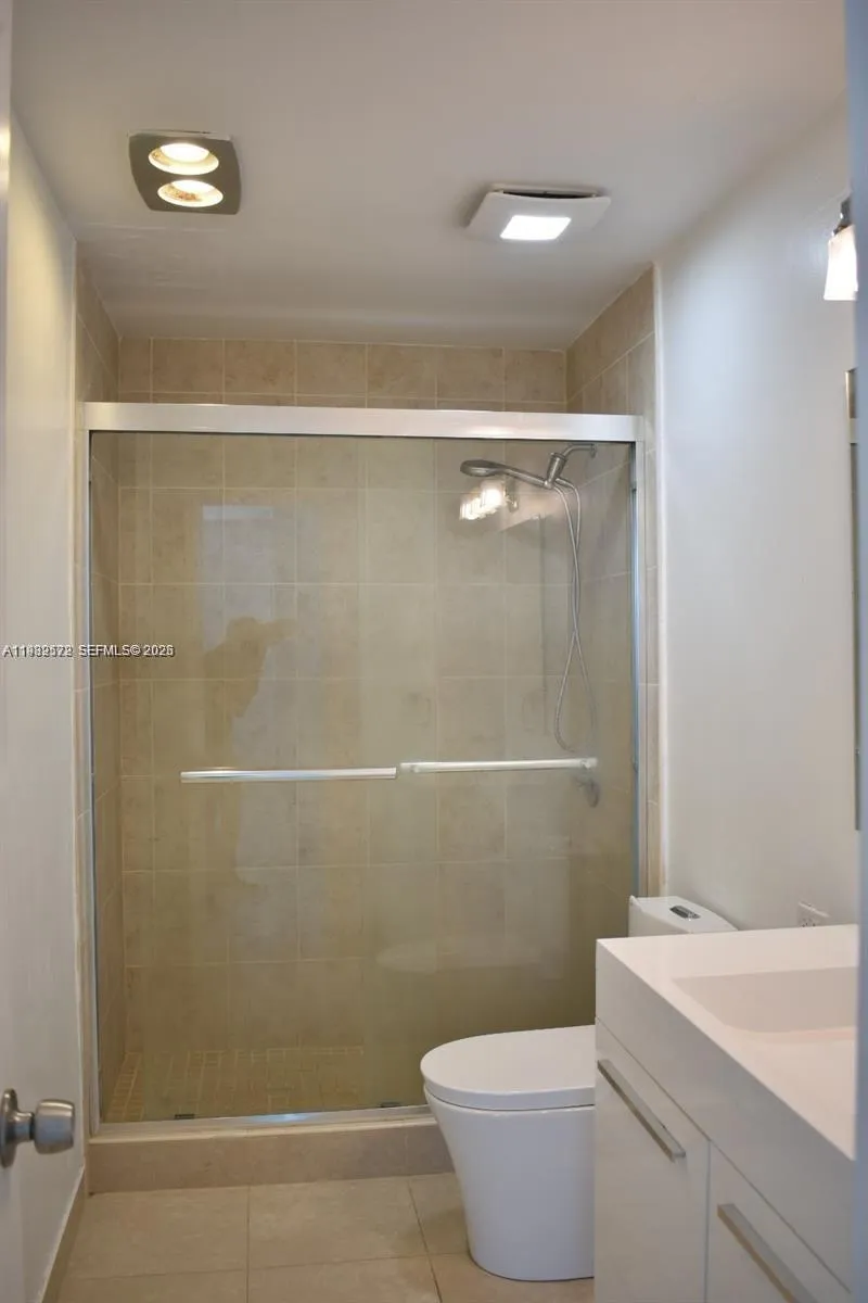 8024 Tatum Waterway Dr 5a, Miami Beach, Florida 33, Miami Beach, Florida 33141, 2 Bedrooms Bedrooms, ,2 BathroomsBathrooms,Residential,For Sale,8024 Tatum Waterway Dr 5a, Miami Beach, Florida 33,A11982572