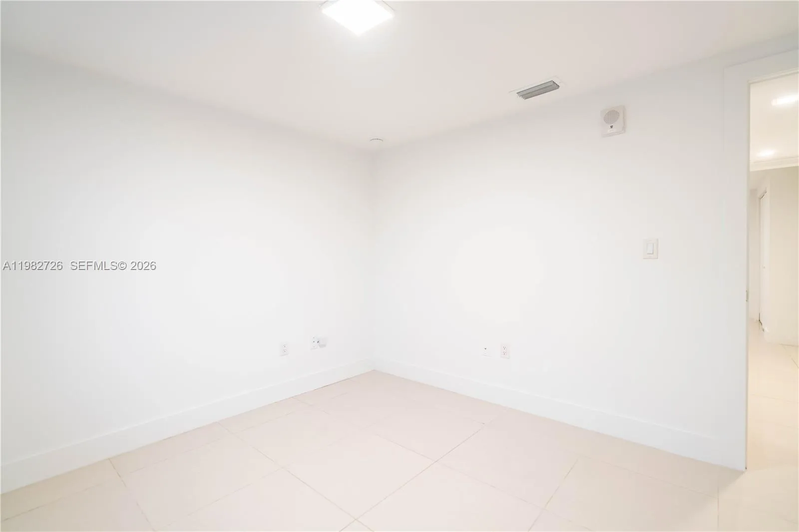 1971 Bay Dr 104, Miami Beach, Florida 33141, Miami Beach, Florida 33141, 2 Bedrooms Bedrooms, ,1 BathroomBathrooms,Residential Lease,For Rent,1971 Bay Dr 104, Miami Beach, Florida 33141,A11982726