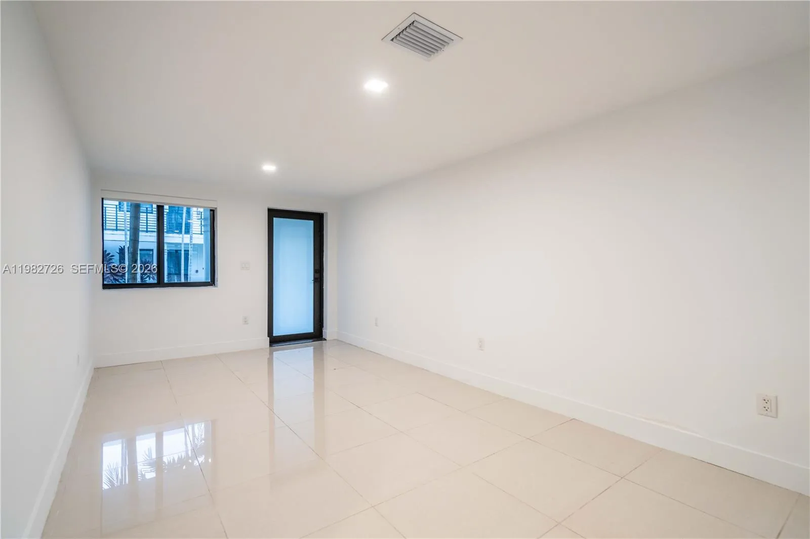 1971 Bay Dr 104, Miami Beach, Florida 33141, Miami Beach, Florida 33141, 2 Bedrooms Bedrooms, ,1 BathroomBathrooms,Residential Lease,For Rent,1971 Bay Dr 104, Miami Beach, Florida 33141,A11982726