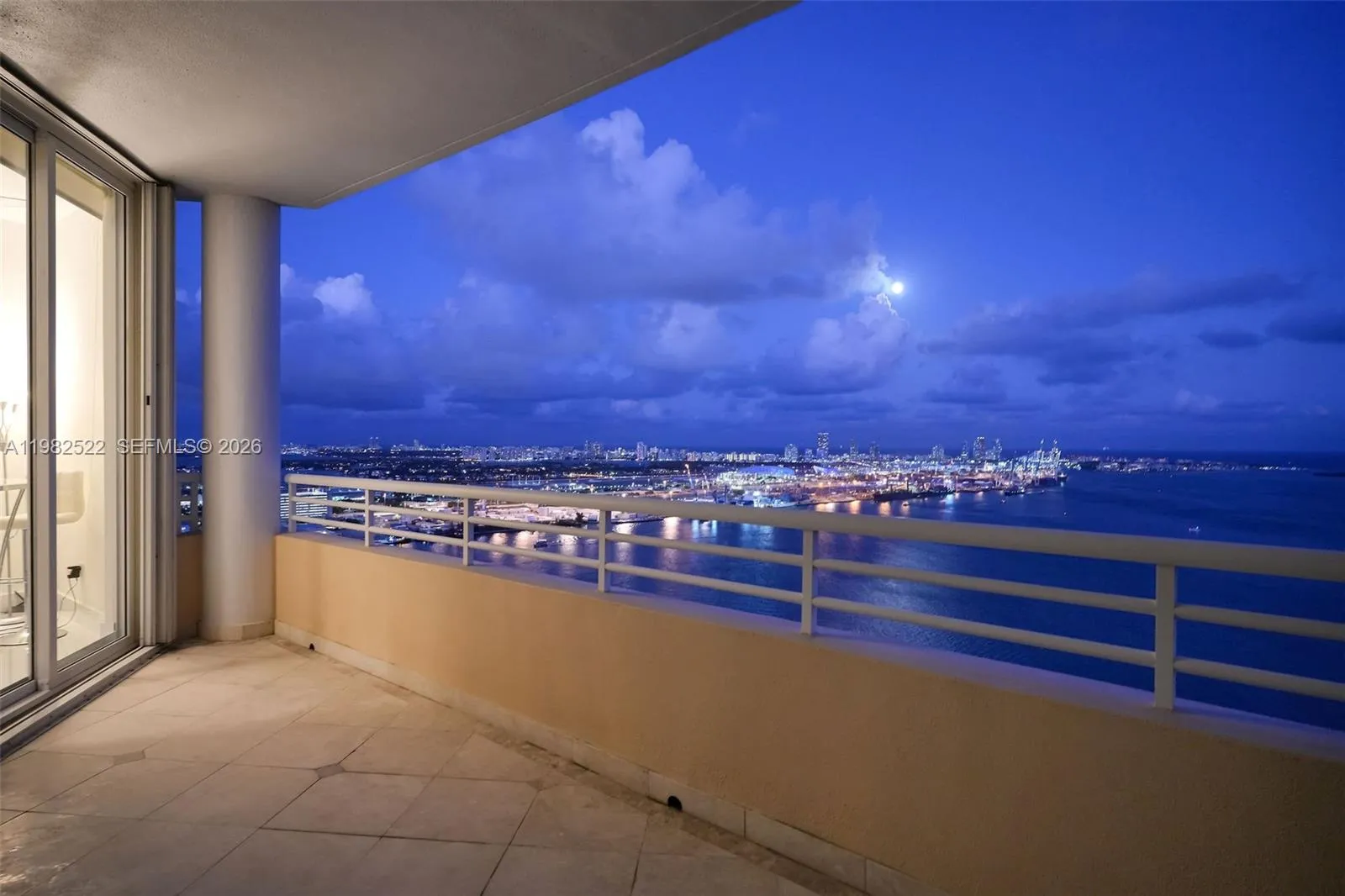 808 Brickell Key Dr 3702, Miami, Florida 33131, Miami, Florida 33131, 2 Bedrooms Bedrooms, ,2 BathroomsBathrooms,Residential,For Sale,808 Brickell Key Dr 3702, Miami, Florida 33131,A11982522