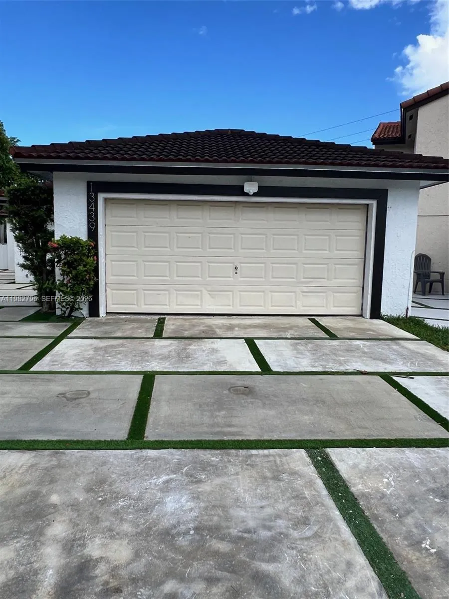 Miami, Florida 33184, 3 Bedrooms Bedrooms, ,2 BathroomsBathrooms,Residential Lease,For Rent,A11982796