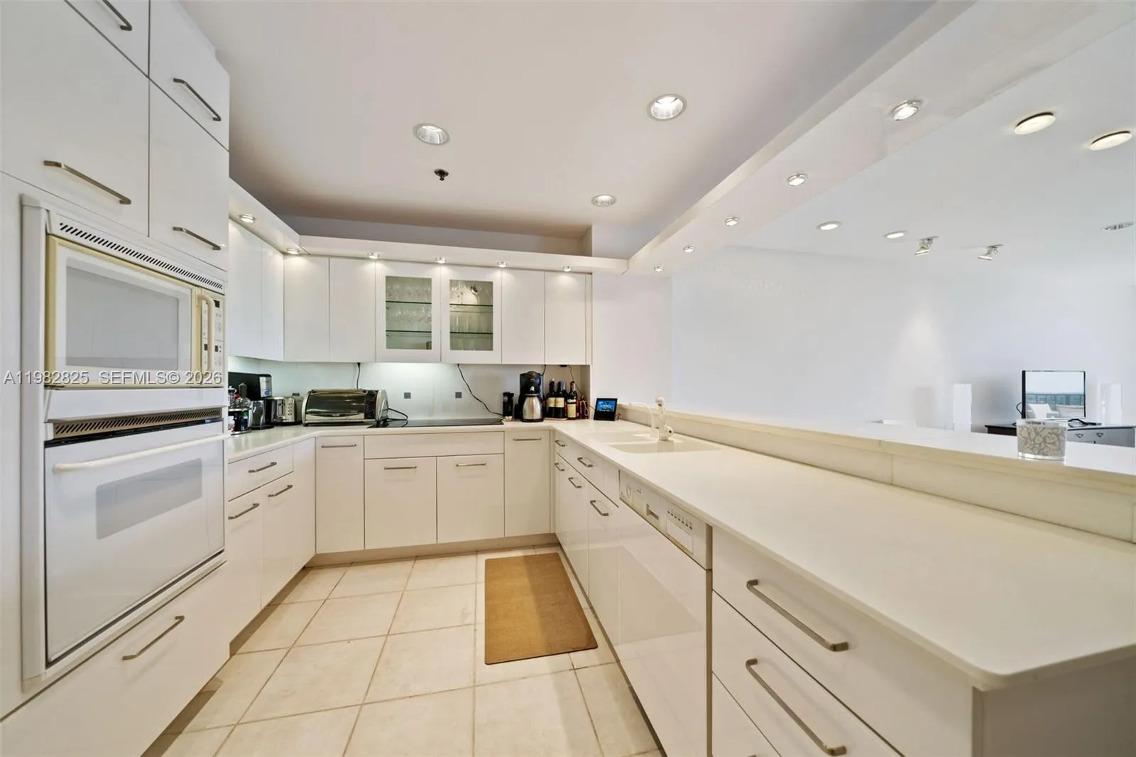 201 Crandon Blvd 927, Key Biscayne, Florida 33149, Key Biscayne, Florida 33149, 2 Bedrooms Bedrooms, ,2 BathroomsBathrooms,Residential Lease,For Rent,201 Crandon Blvd 927, Key Biscayne, Florida 33149,A11982825