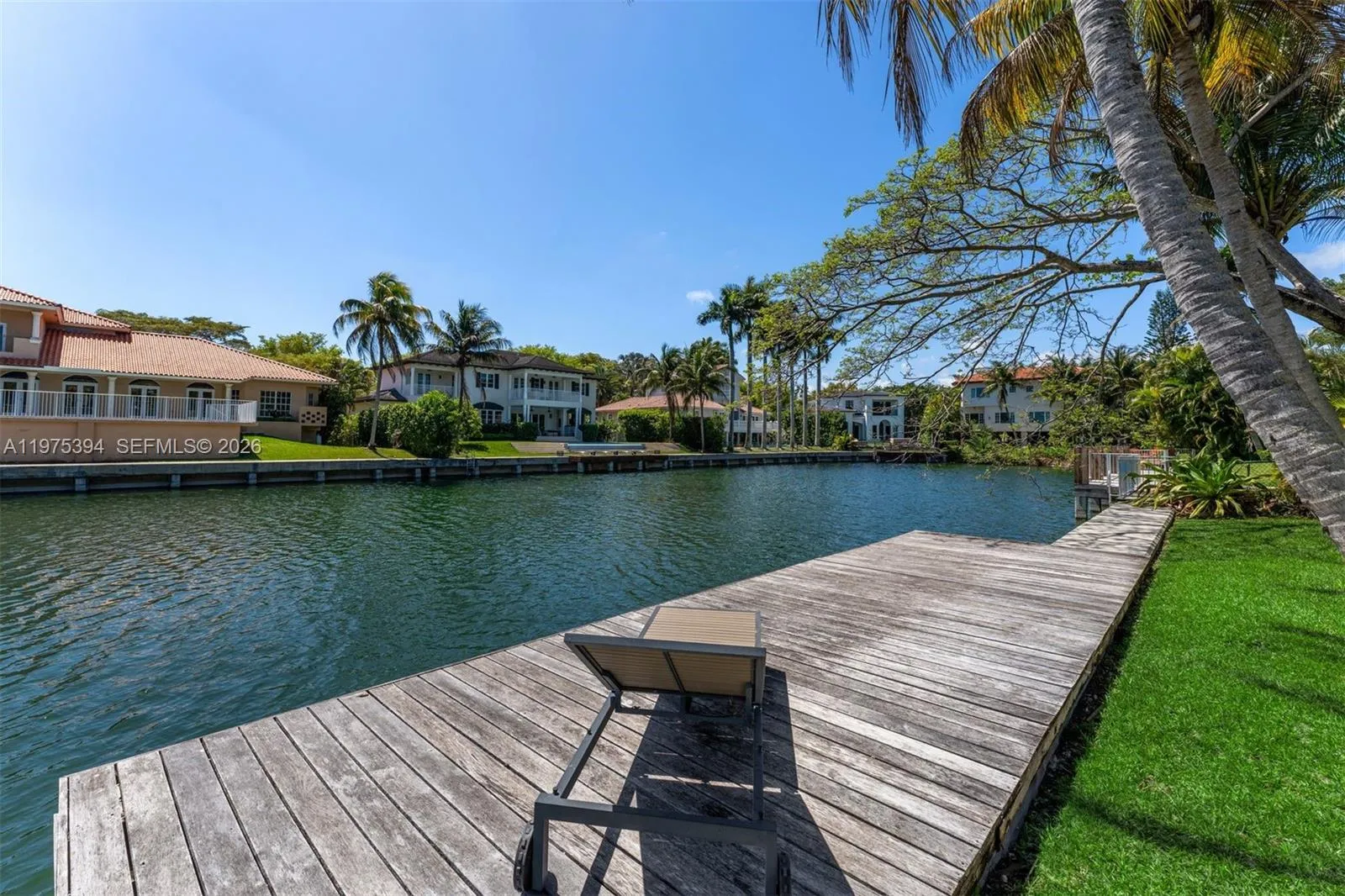 100\' Seawall & dock on Freshwater