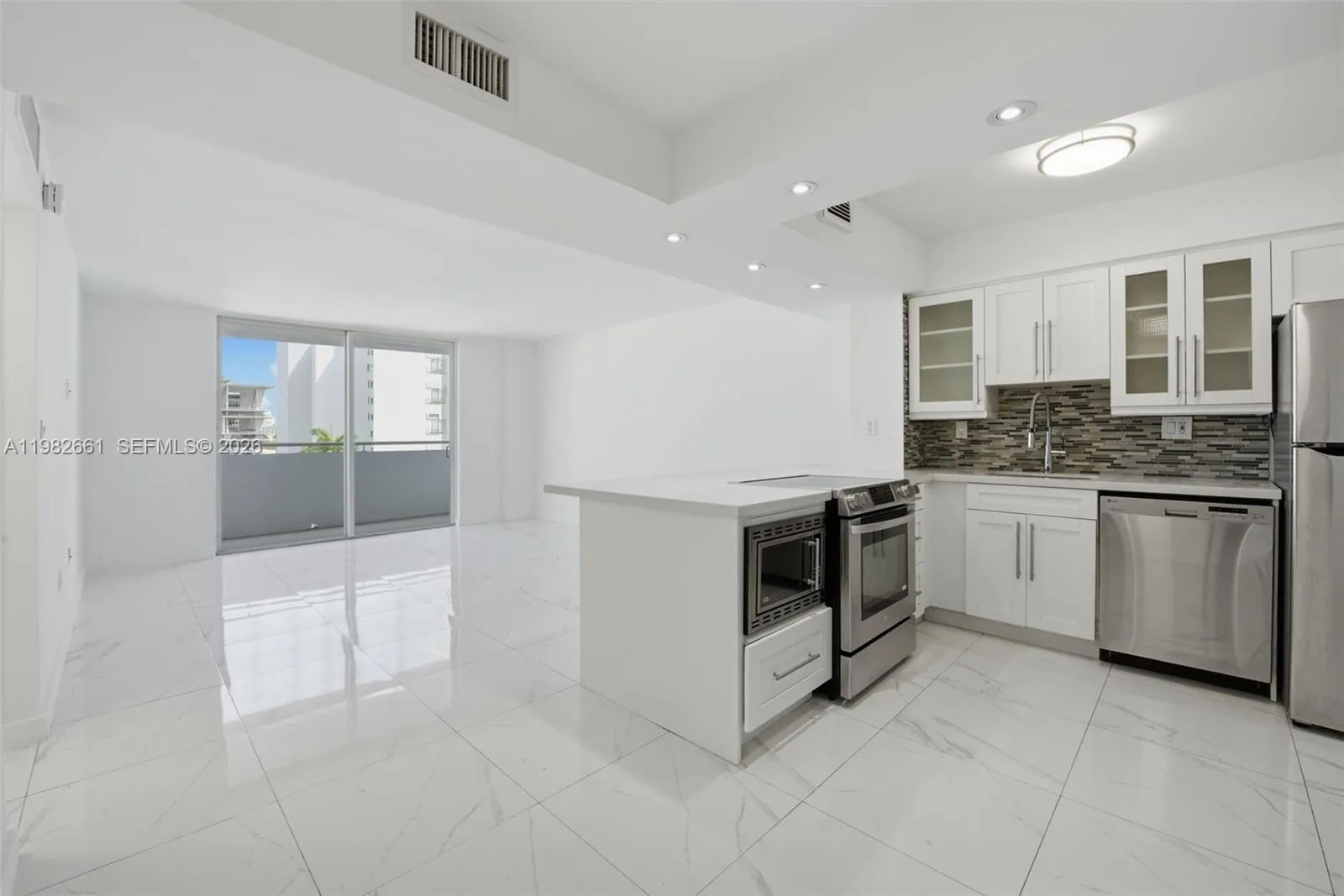 1658 Bay Rd 703, Miami Beach, Florida 33139, Miami Beach, Florida 33139, 1 Bedroom Bedrooms, ,1 BathroomBathrooms,Residential,For Sale,1658 Bay Rd 703, Miami Beach, Florida 33139,A11982661