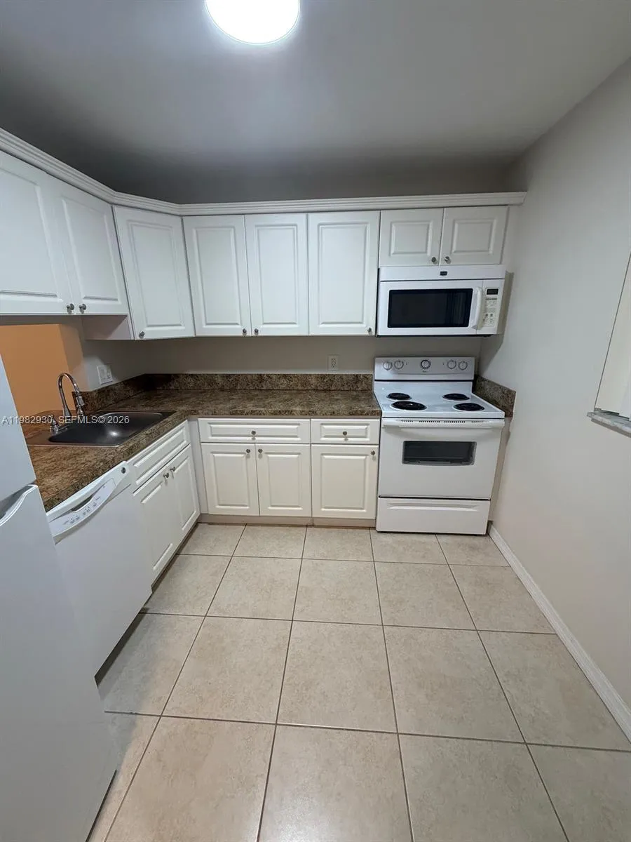 7845 Camino Real #o-213, Miami, Florida 33143, Miami, Florida 33143, 1 Bedroom Bedrooms, ,1 BathroomBathrooms,Residential Lease,For Rent,7845 Camino Real #o-213, Miami, Florida 33143,A11982930