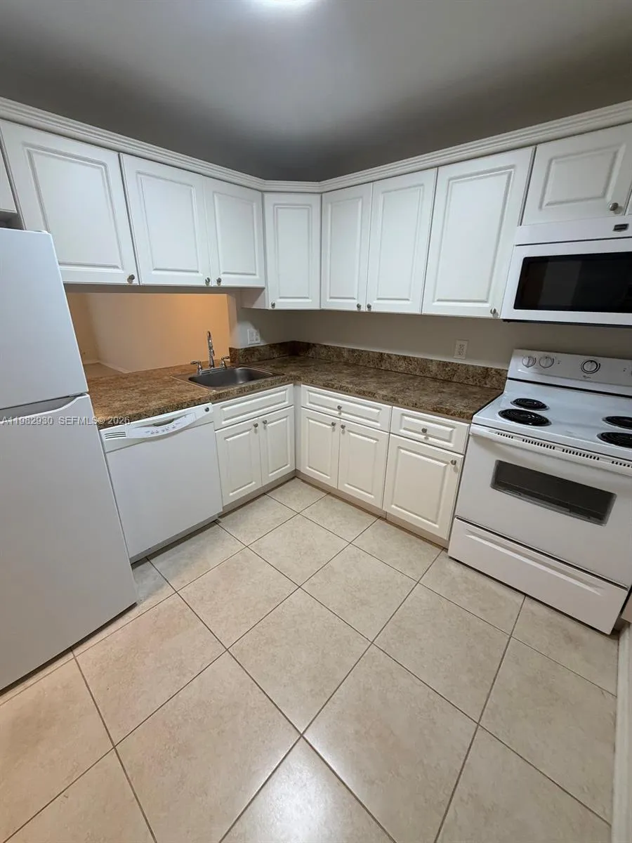 7845 Camino Real #o-213, Miami, Florida 33143, Miami, Florida 33143, 1 Bedroom Bedrooms, ,1 BathroomBathrooms,Residential Lease,For Rent,7845 Camino Real #o-213, Miami, Florida 33143,A11982930