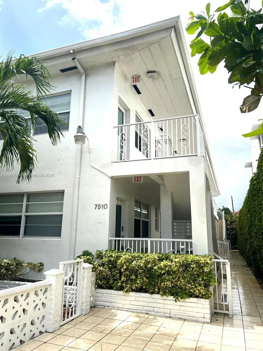 7510 Carlyle Ave 1, Miami Beach, Florida 33141, Miami Beach, Florida 33141, 1 Bedroom Bedrooms, ,1 BathroomBathrooms,Residential Lease,For Rent,7510 Carlyle Ave 1, Miami Beach, Florida 33141,A11982936