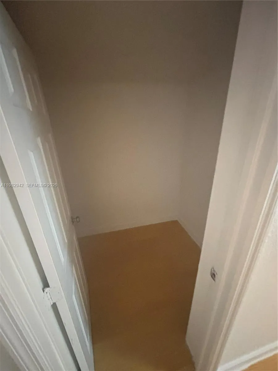 300 Sw 4th Ct 9, Fort Lauderdale, Florida 33315, Fort Lauderdale, Florida 33315, 12 Bedrooms Bedrooms, ,1 BathroomBathrooms,Residential Lease,For Rent,300 Sw 4th Ct 9, Fort Lauderdale, Florida 33315,A11982942