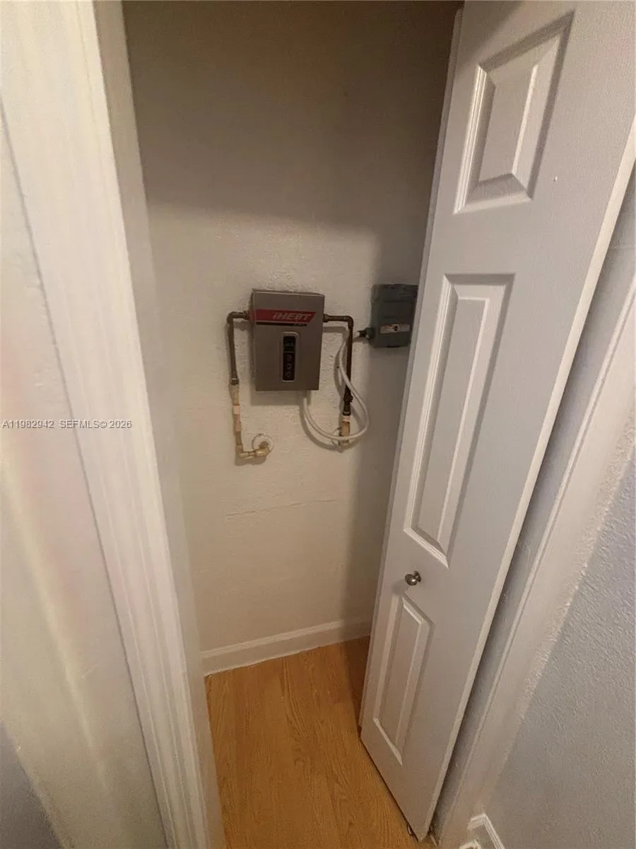 300 Sw 4th Ct 9, Fort Lauderdale, Florida 33315, Fort Lauderdale, Florida 33315, 12 Bedrooms Bedrooms, ,1 BathroomBathrooms,Residential Lease,For Rent,300 Sw 4th Ct 9, Fort Lauderdale, Florida 33315,A11982942