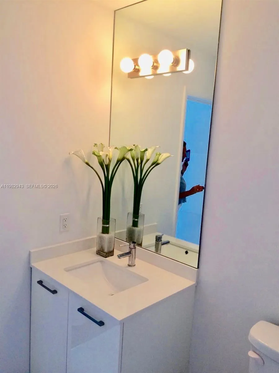 151 Se 1 St Ph 10, Miami, Florida 33131, Miami, Florida 33131, 1 Bedroom Bedrooms, ,1 BathroomBathrooms,Residential Lease,For Rent,151 Se 1 St Ph 10, Miami, Florida 33131,A11982943
