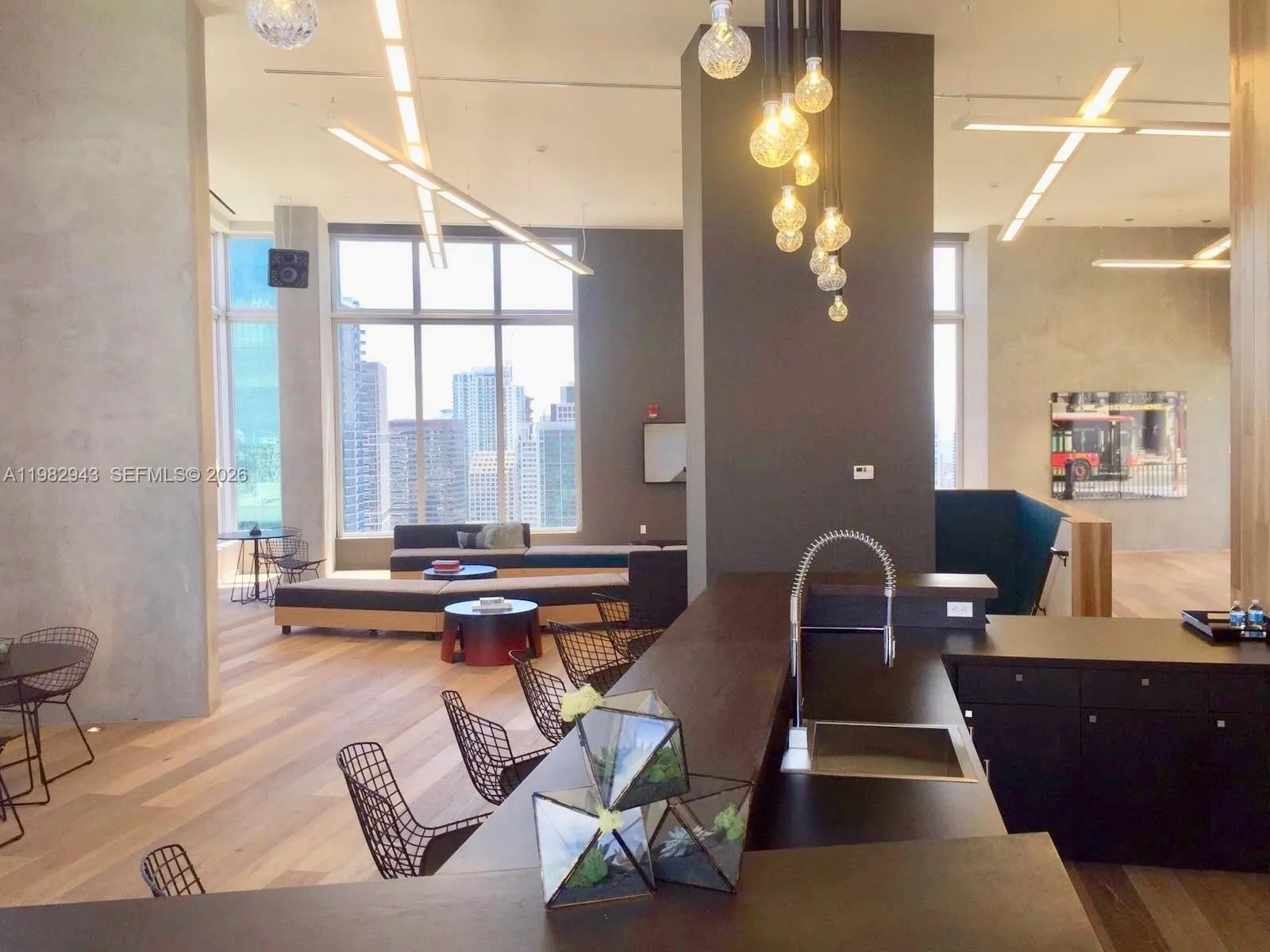 151 Se 1 St Ph 10, Miami, Florida 33131, Miami, Florida 33131, 1 Bedroom Bedrooms, ,1 BathroomBathrooms,Residential Lease,For Rent,151 Se 1 St Ph 10, Miami, Florida 33131,A11982943
