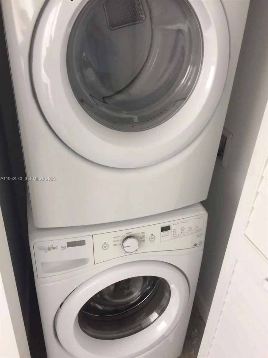 151 Se 1 St Ph 10, Miami, Florida 33131, Miami, Florida 33131, 1 Bedroom Bedrooms, ,1 BathroomBathrooms,Residential Lease,For Rent,151 Se 1 St Ph 10, Miami, Florida 33131,A11982943