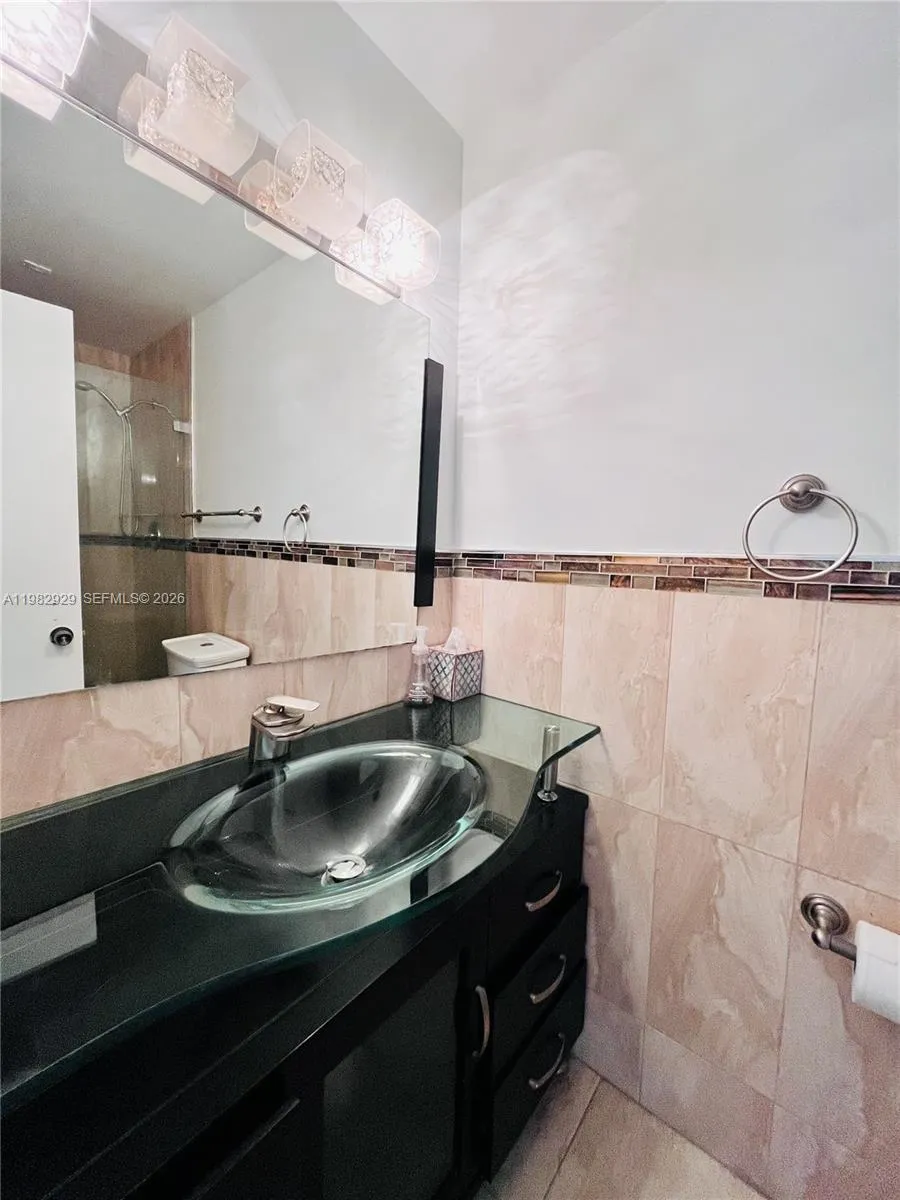 253 Poinciana Dr 603, Sunny Isles Beach, Florida 3, Sunny Isles Beach, Florida 33160, 3 Bedrooms Bedrooms, ,2 BathroomsBathrooms,Residential Lease,For Rent,253 Poinciana Dr 603, Sunny Isles Beach, Florida 3,A11982929