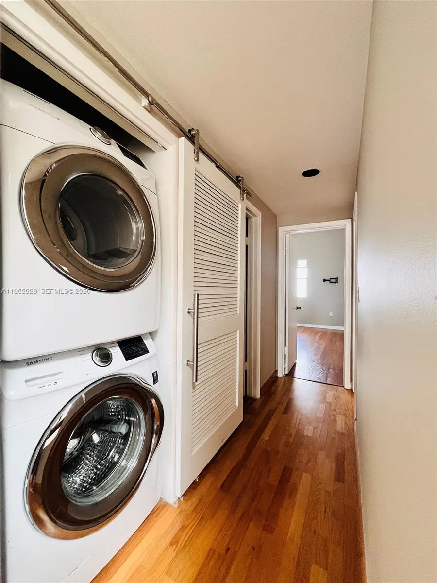 LAUNDRY \r\nWASHER & DRYER