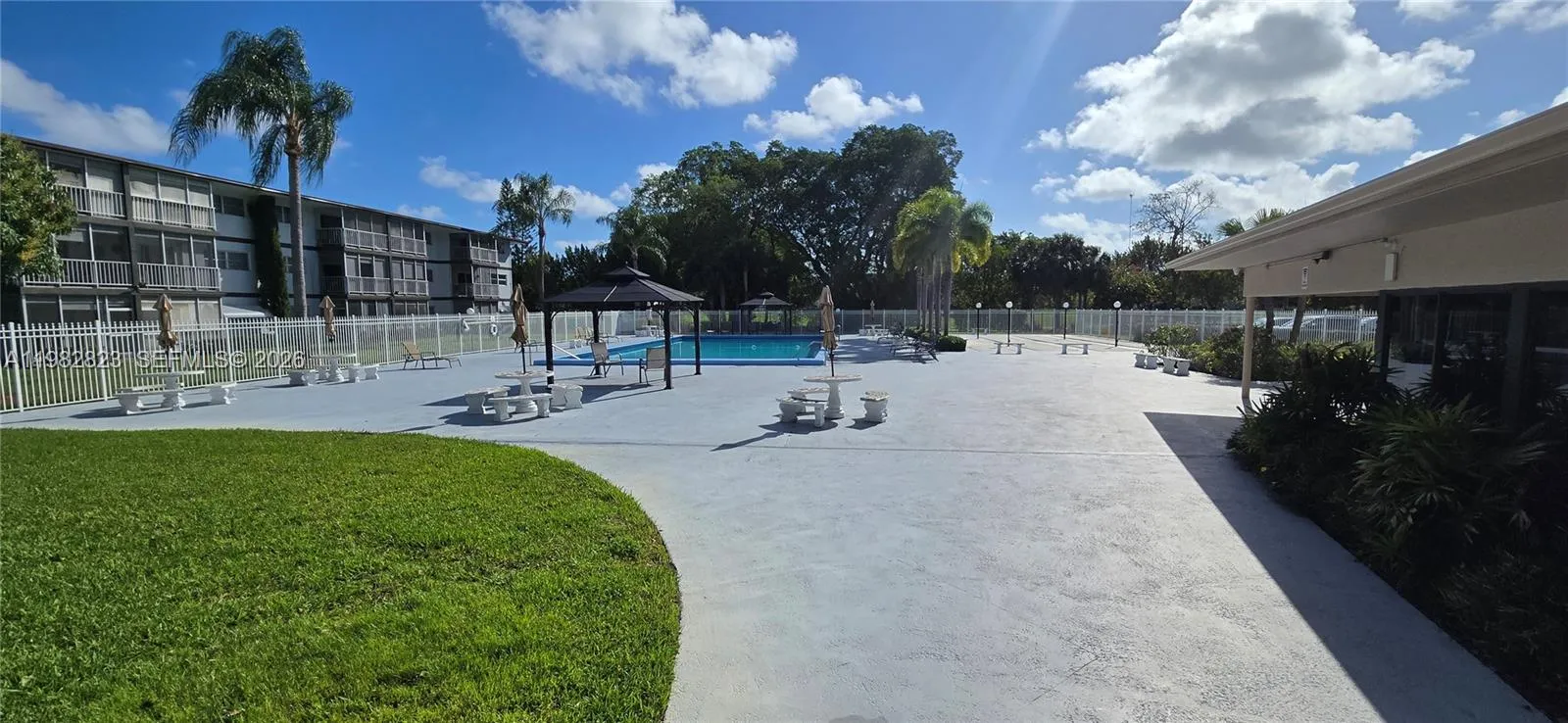1201 Hillcrest Ct 302, Hollywood, Florida 33021, Hollywood, Florida 33021, 2 Bedrooms Bedrooms, ,2 BathroomsBathrooms,Residential,For Sale,1201 Hillcrest Ct 302, Hollywood, Florida 33021,A11982823