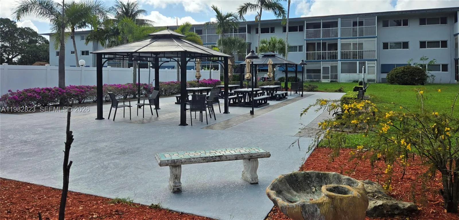 1201 Hillcrest Ct 302, Hollywood, Florida 33021, Hollywood, Florida 33021, 2 Bedrooms Bedrooms, ,2 BathroomsBathrooms,Residential,For Sale,1201 Hillcrest Ct 302, Hollywood, Florida 33021,A11982823