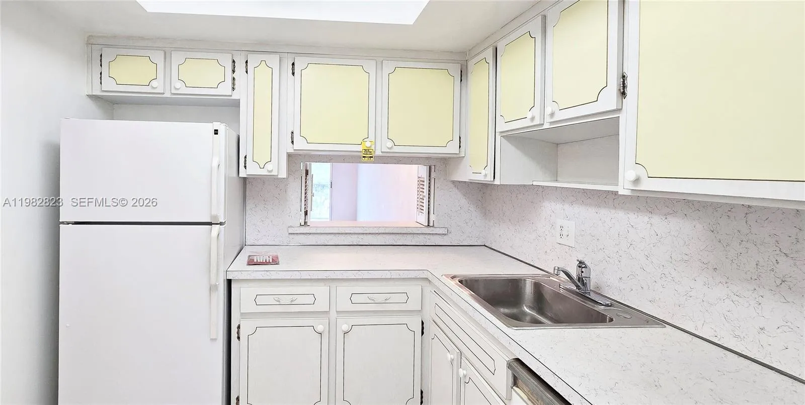 1201 Hillcrest Ct 302, Hollywood, Florida 33021, Hollywood, Florida 33021, 2 Bedrooms Bedrooms, ,2 BathroomsBathrooms,Residential,For Sale,1201 Hillcrest Ct 302, Hollywood, Florida 33021,A11982823