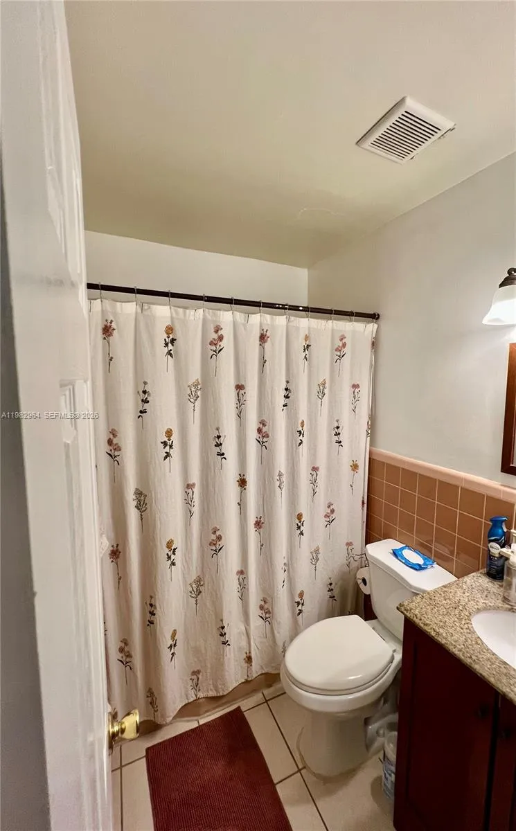 Wilton Manors, Florida 33305, 2 Bedrooms Bedrooms, ,2 BathroomsBathrooms,Residential Lease,For Rent,A11982964