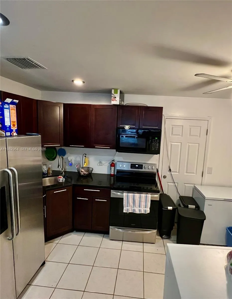 Wilton Manors, Florida 33305, 2 Bedrooms Bedrooms, ,2 BathroomsBathrooms,Residential Lease,For Rent,A11982964