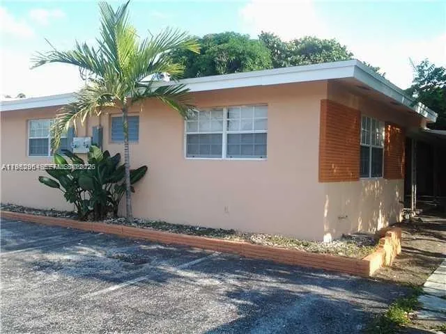 Wilton Manors, Florida 33305, 2 Bedrooms Bedrooms, ,2 BathroomsBathrooms,Residential Lease,For Rent,A11982964