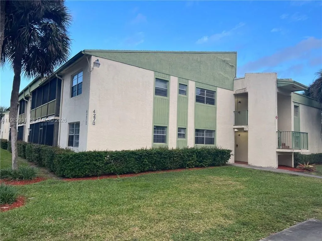 4270 Nw 89th Ave 104, Coral Springs, Florida 33065, Coral Springs, Florida 33065, 2 Bedrooms Bedrooms, ,2 BathroomsBathrooms,Residential,For Sale,4270 Nw 89th Ave 104, Coral Springs, Florida 33065,A11982931