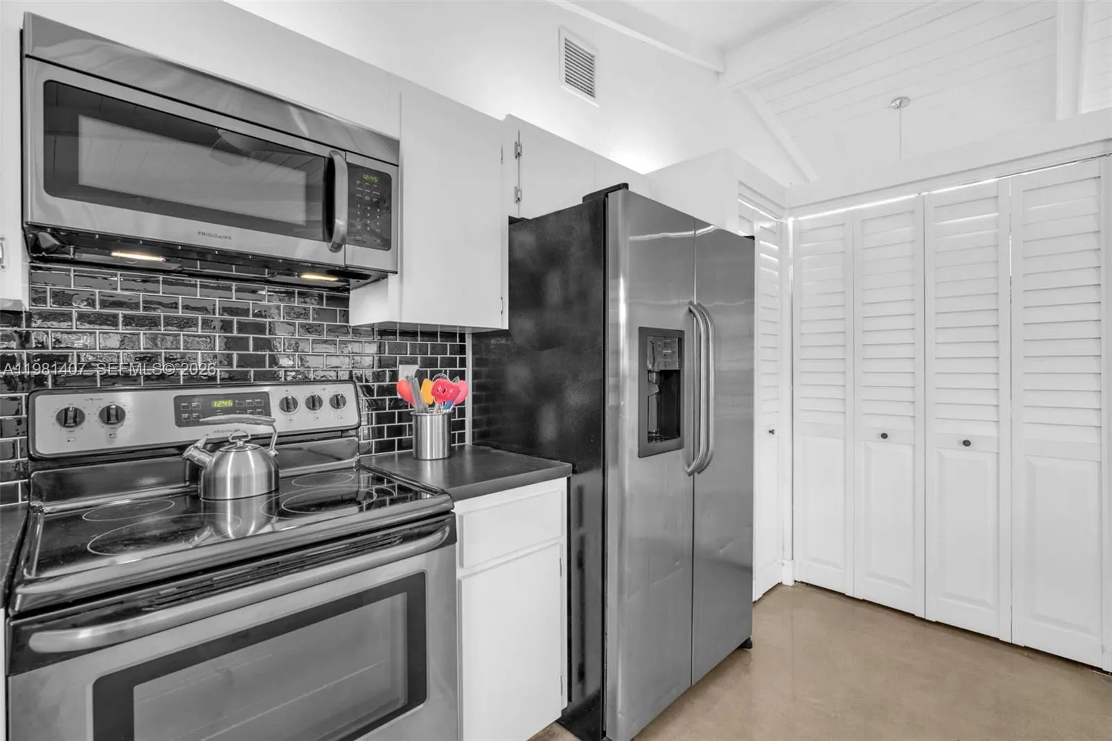 211 Sw 87th Ter, Plantation, Florida 33324, Plantation, Florida 33324, 3 Bedrooms Bedrooms, ,2 BathroomsBathrooms,Residential,For Sale,211 Sw 87th Ter, Plantation, Florida 33324,A11981407