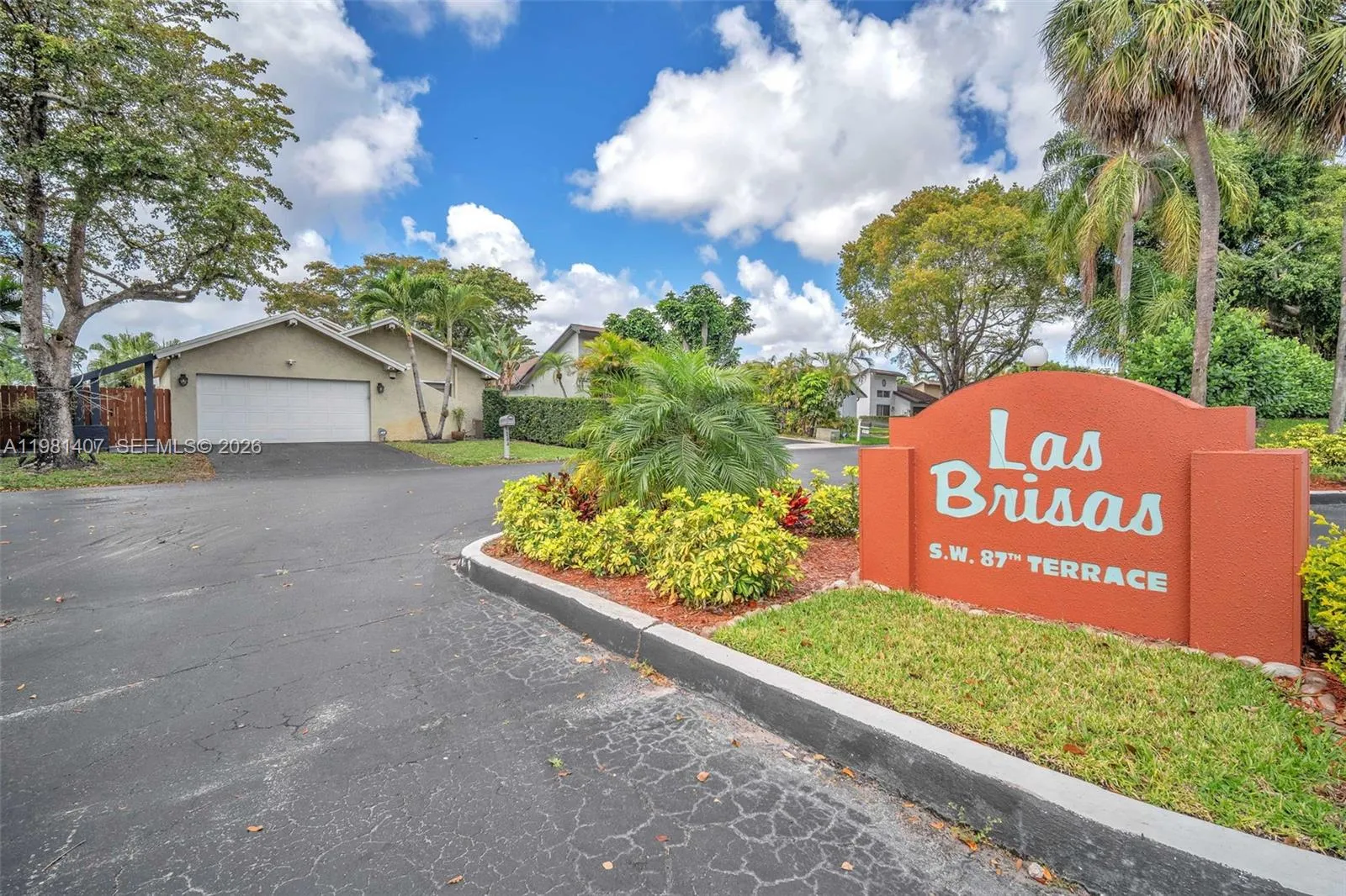 211 Sw 87th Ter, Plantation, Florida 33324, Plantation, Florida 33324, 3 Bedrooms Bedrooms, ,2 BathroomsBathrooms,Residential,For Sale,211 Sw 87th Ter, Plantation, Florida 33324,A11981407
