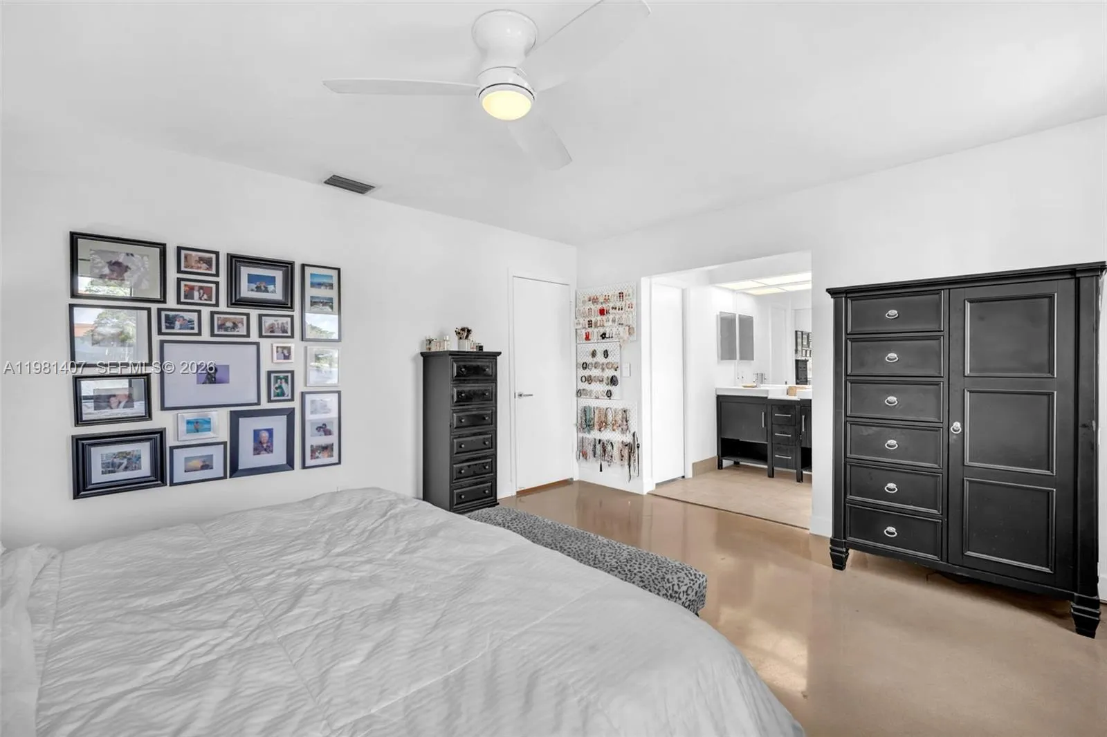211 Sw 87th Ter, Plantation, Florida 33324, Plantation, Florida 33324, 3 Bedrooms Bedrooms, ,2 BathroomsBathrooms,Residential,For Sale,211 Sw 87th Ter, Plantation, Florida 33324,A11981407