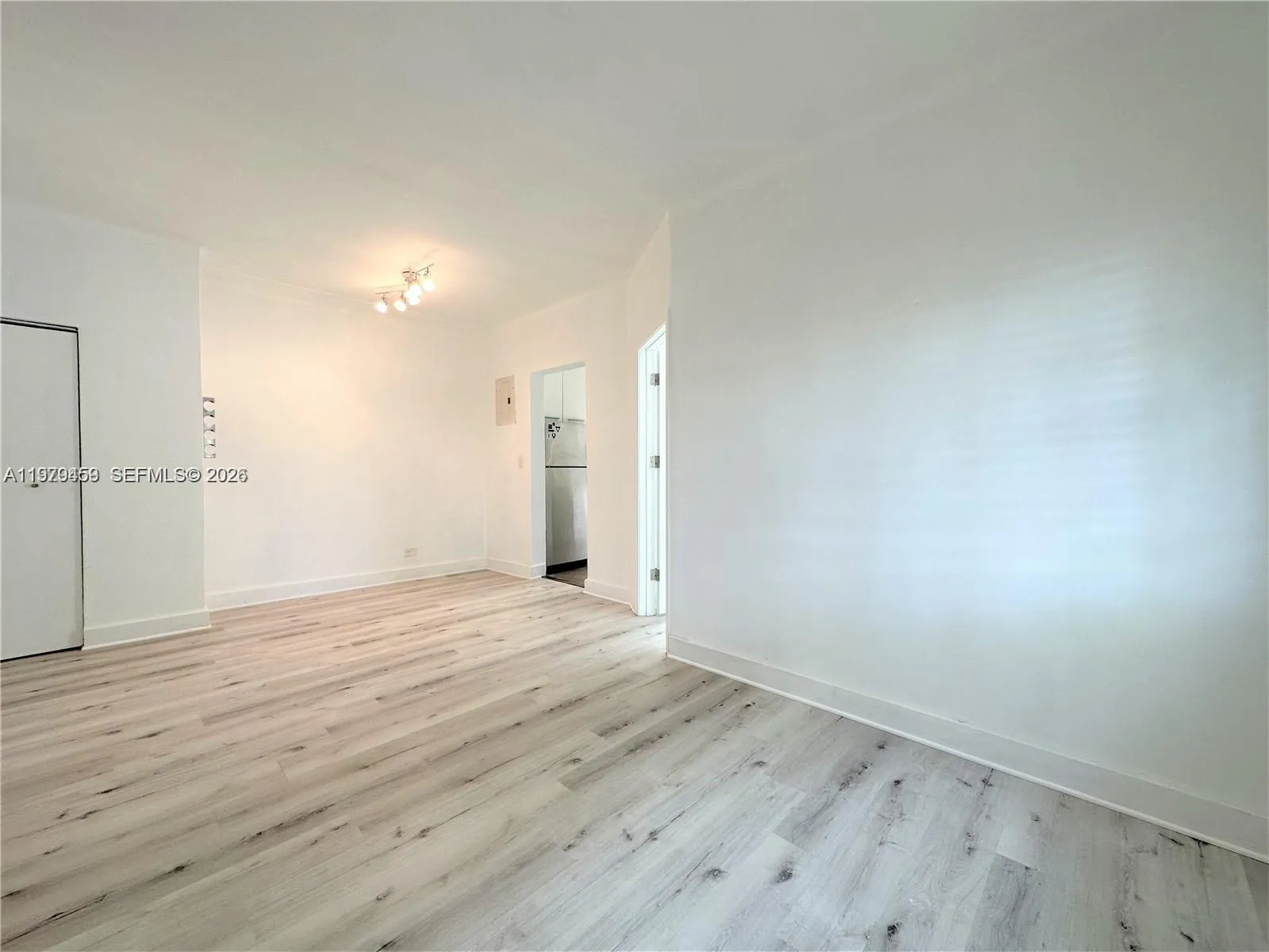 840 10th St 10, Miami Beach, Florida 33139, Miami Beach, Florida 33139, 2 Bedrooms Bedrooms, ,1 BathroomBathrooms,Residential Lease,For Rent,840 10th St 10, Miami Beach, Florida 33139,A11979459