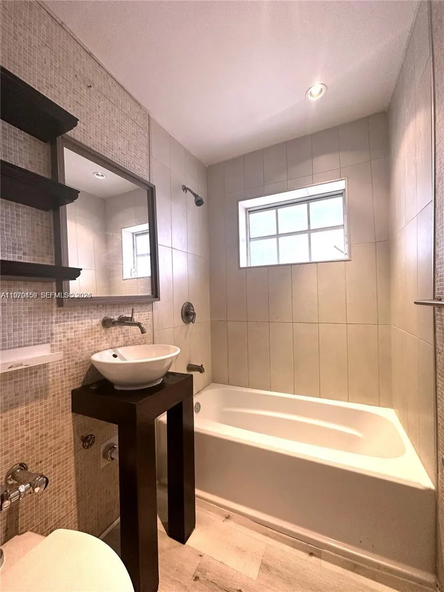 840 10th St 10, Miami Beach, Florida 33139, Miami Beach, Florida 33139, 2 Bedrooms Bedrooms, ,1 BathroomBathrooms,Residential Lease,For Rent,840 10th St 10, Miami Beach, Florida 33139,A11979459