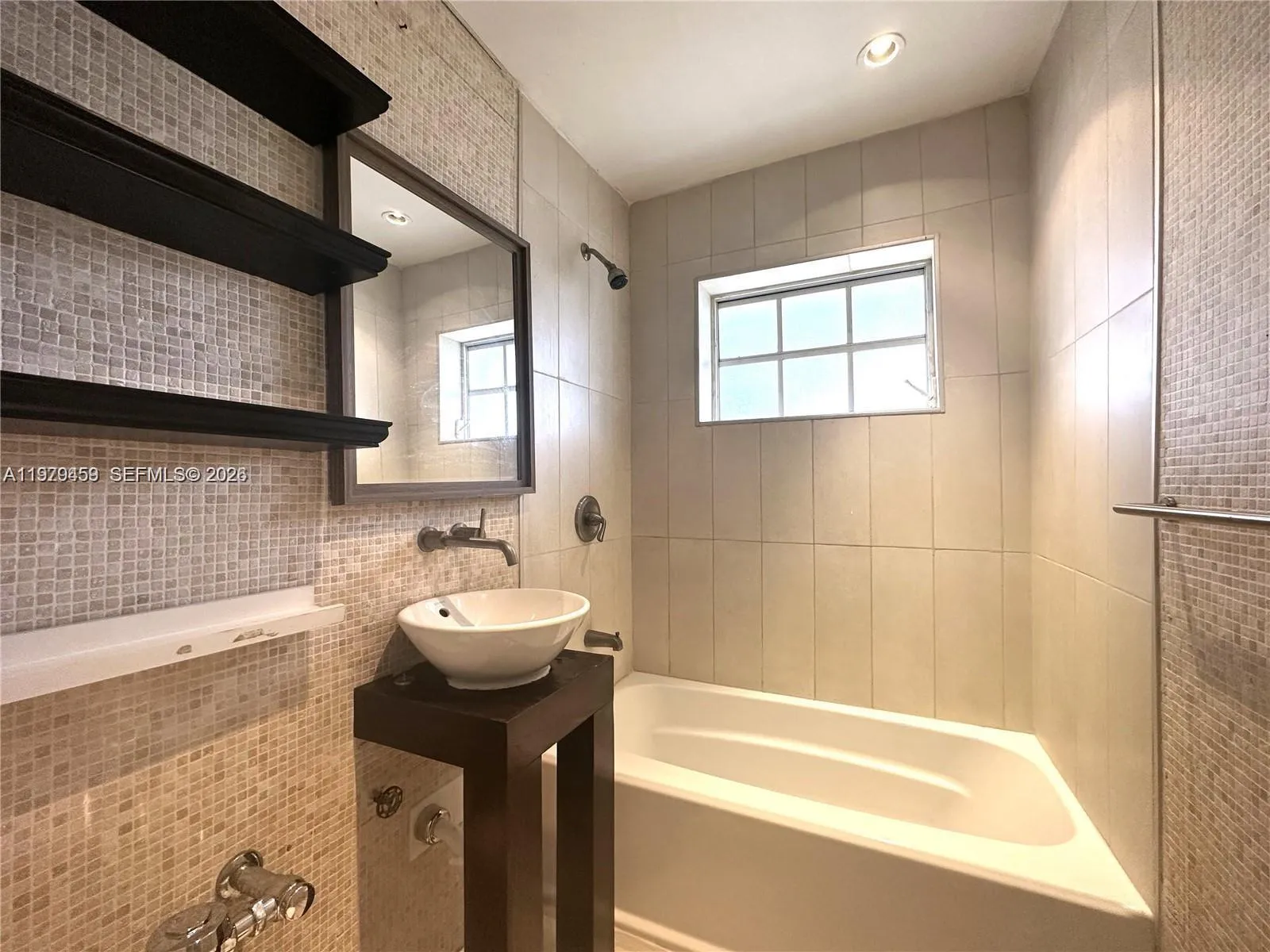 840 10th St 10, Miami Beach, Florida 33139, Miami Beach, Florida 33139, 2 Bedrooms Bedrooms, ,1 BathroomBathrooms,Residential Lease,For Rent,840 10th St 10, Miami Beach, Florida 33139,A11979459