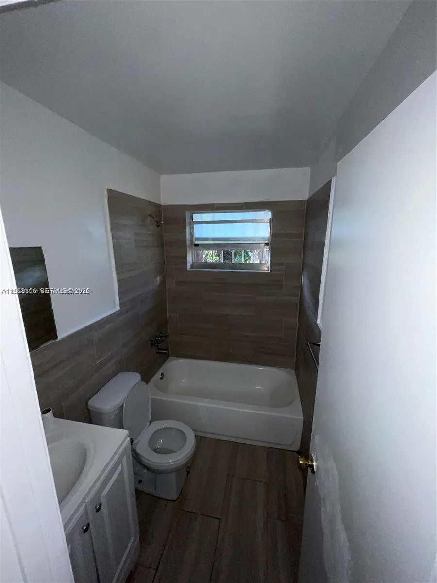 3675 Florida Ave 3675, Miami, Florida 33133, Miami, Florida 33133, 2 Bedrooms Bedrooms, ,1 BathroomBathrooms,Residential Lease,For Rent,3675 Florida Ave 3675, Miami, Florida 33133,A11983196