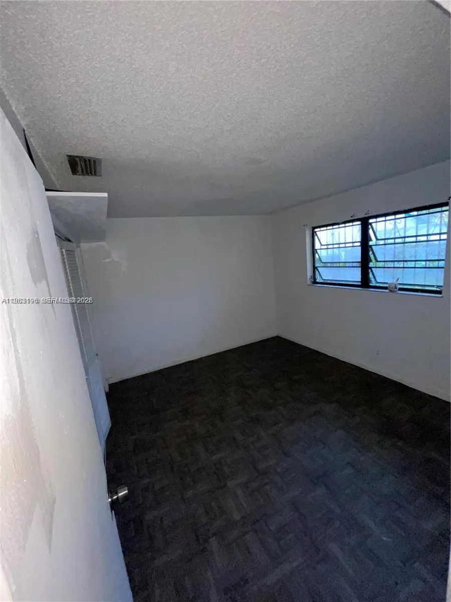 3675 Florida Ave 3675, Miami, Florida 33133, Miami, Florida 33133, 2 Bedrooms Bedrooms, ,1 BathroomBathrooms,Residential Lease,For Rent,3675 Florida Ave 3675, Miami, Florida 33133,A11983196