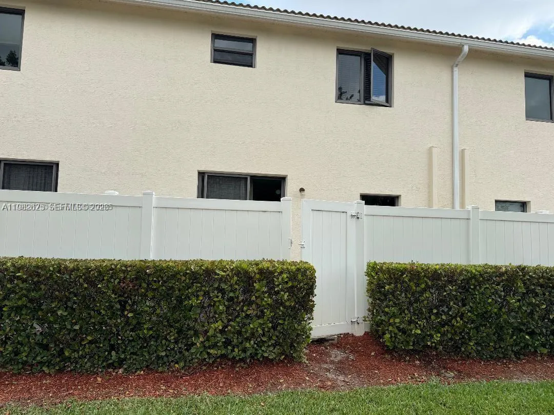 424 Ne 194th Ter, Miami, Florida 33179, Miami, Florida 33179, 3 Bedrooms Bedrooms, ,2 BathroomsBathrooms,Residential,For Sale,424 Ne 194th Ter, Miami, Florida 33179,A11982625