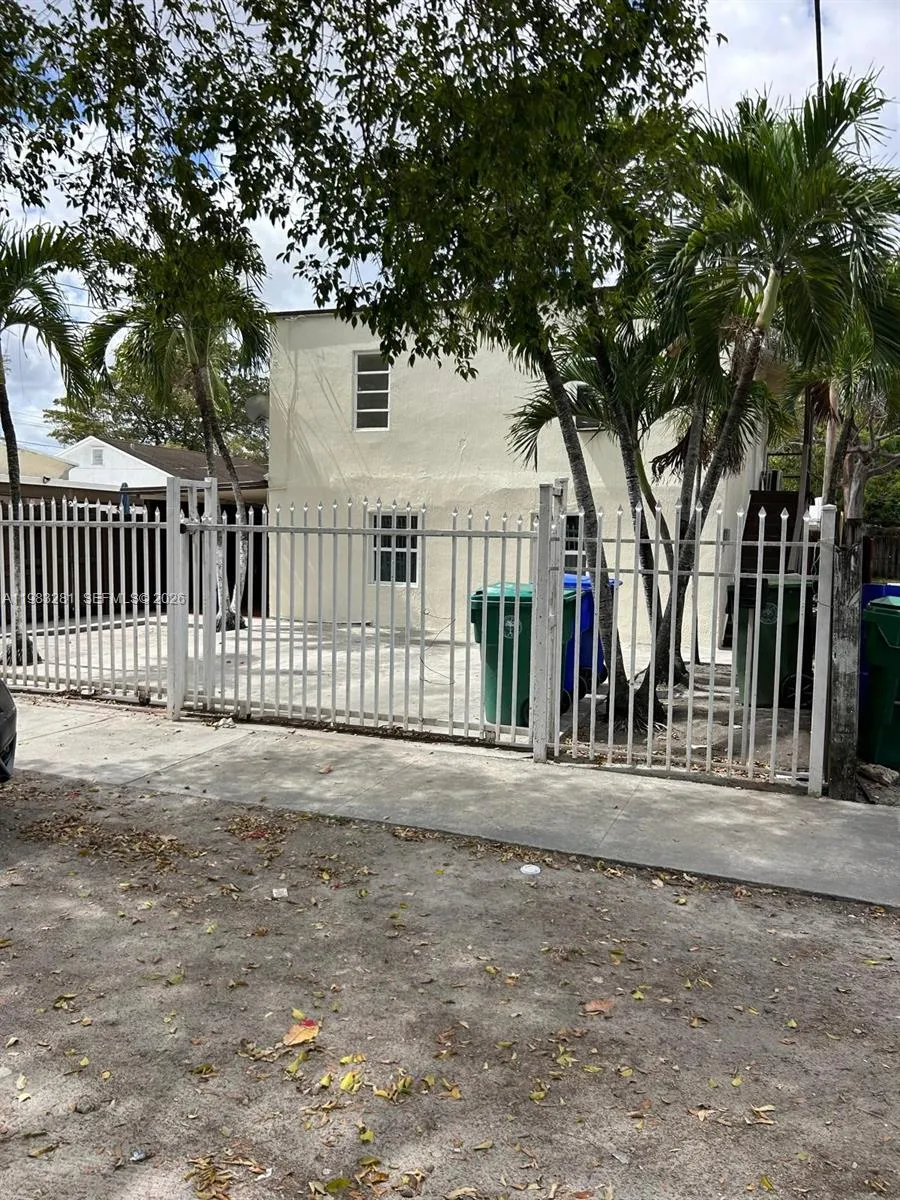 2908 Nw 14 Ct 1, Miami, Florida 33142, Miami, Florida 33142, 2 Bedrooms Bedrooms, ,1 BathroomBathrooms,Residential Lease,For Rent,2908 Nw 14 Ct 1, Miami, Florida 33142,A11983281