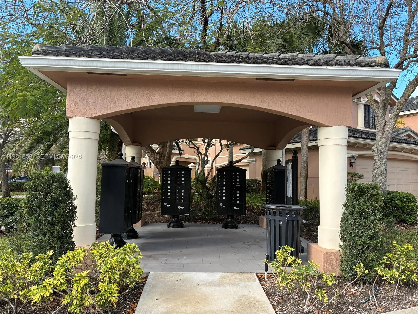 2757 Center Ct Dr 1-20, Weston, Florida 33332, Weston, Florida 33332, 3 Bedrooms Bedrooms, ,2 BathroomsBathrooms,Residential Lease,For Rent,2757 Center Ct Dr 1-20, Weston, Florida 33332,A11981850