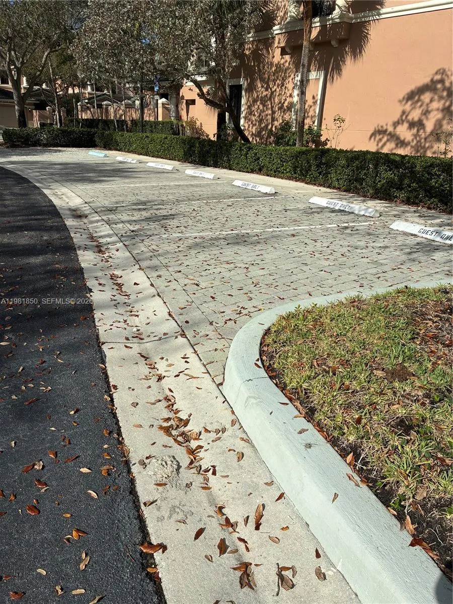 2757 Center Ct Dr 1-20, Weston, Florida 33332, Weston, Florida 33332, 3 Bedrooms Bedrooms, ,2 BathroomsBathrooms,Residential Lease,For Rent,2757 Center Ct Dr 1-20, Weston, Florida 33332,A11981850