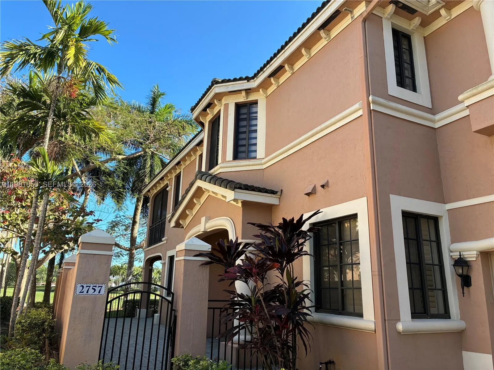 2757 Center Ct Dr 1-20, Weston, Florida 33332, Weston, Florida 33332, 3 Bedrooms Bedrooms, ,2 BathroomsBathrooms,Residential Lease,For Rent,2757 Center Ct Dr 1-20, Weston, Florida 33332,A11981850