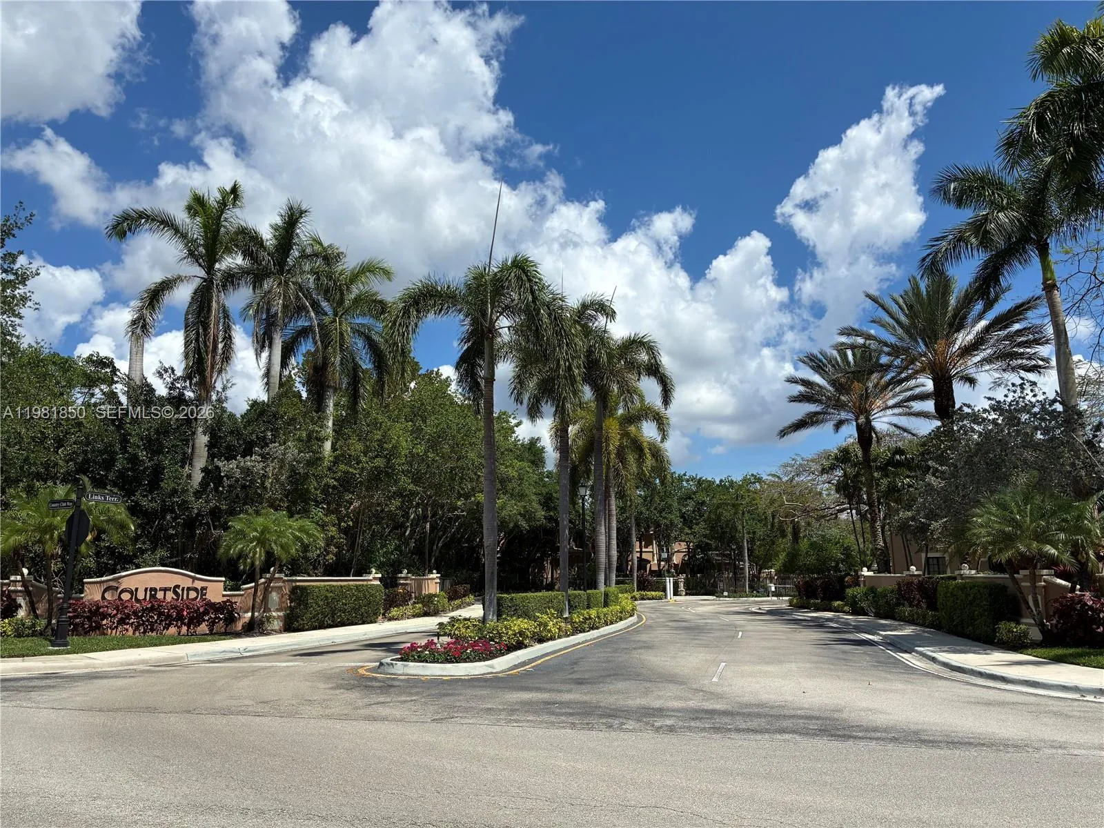 2757 Center Ct Dr 1-20, Weston, Florida 33332, Weston, Florida 33332, 3 Bedrooms Bedrooms, ,2 BathroomsBathrooms,Residential Lease,For Rent,2757 Center Ct Dr 1-20, Weston, Florida 33332,A11981850