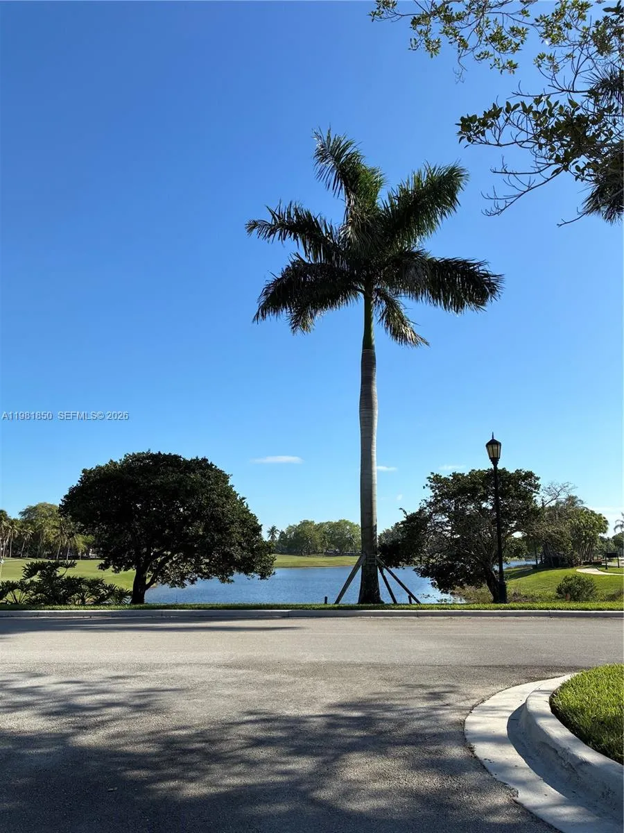 2757 Center Ct Dr 1-20, Weston, Florida 33332, Weston, Florida 33332, 3 Bedrooms Bedrooms, ,2 BathroomsBathrooms,Residential Lease,For Rent,2757 Center Ct Dr 1-20, Weston, Florida 33332,A11981850