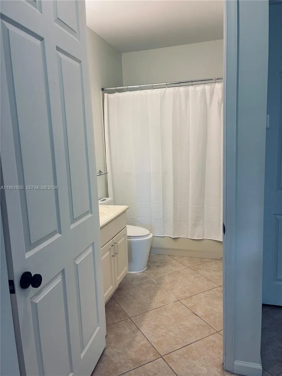 2757 Center Ct Dr 1-20, Weston, Florida 33332, Weston, Florida 33332, 3 Bedrooms Bedrooms, ,2 BathroomsBathrooms,Residential Lease,For Rent,2757 Center Ct Dr 1-20, Weston, Florida 33332,A11981850